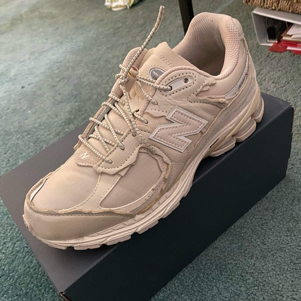 New balance 2002R